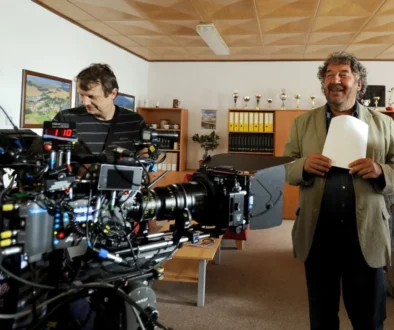 Režisér Zdeněk Troška při práci.