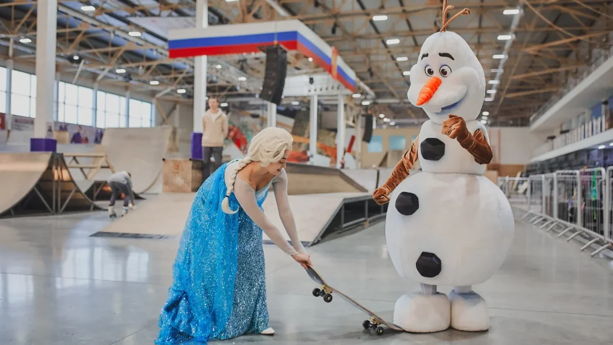 Elsa a Olaf z Ledového království.