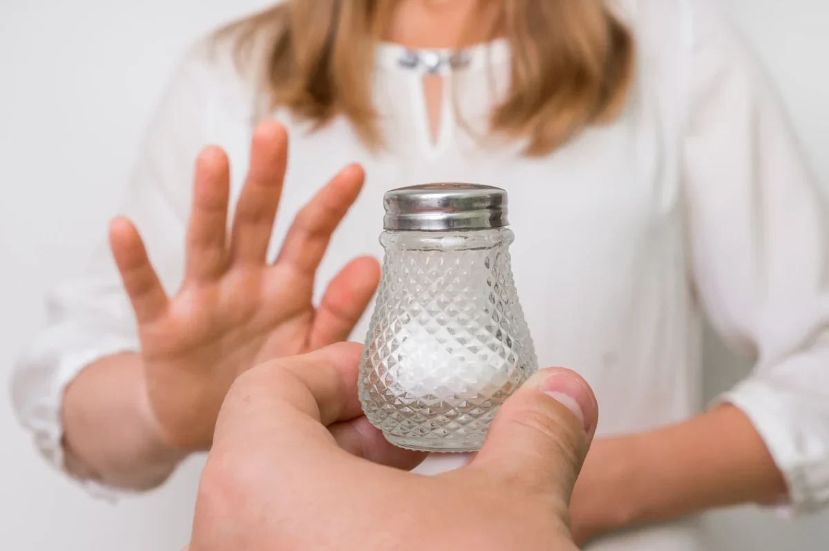 Žena odmítá sůl.