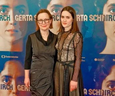 Představitelky hlavní role ve filmu Gerta Schnirch.