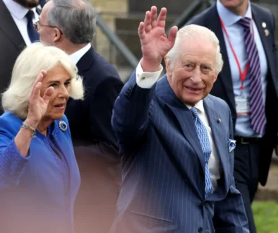 Britský král s manželkou.