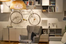 Pokoj vybavený nábytkem IKEA