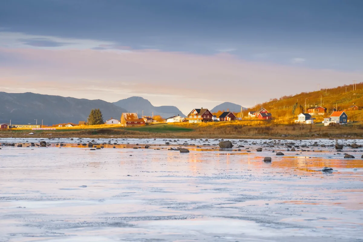 V pořadu je kromě domů i nádherná příroda. Zdroj: Shutterstock | TVGURU.cz Příroda v Norsku.