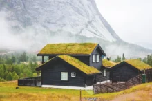Chata v horách v Norsku.