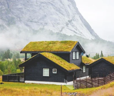 Chata v horách v Norsku.