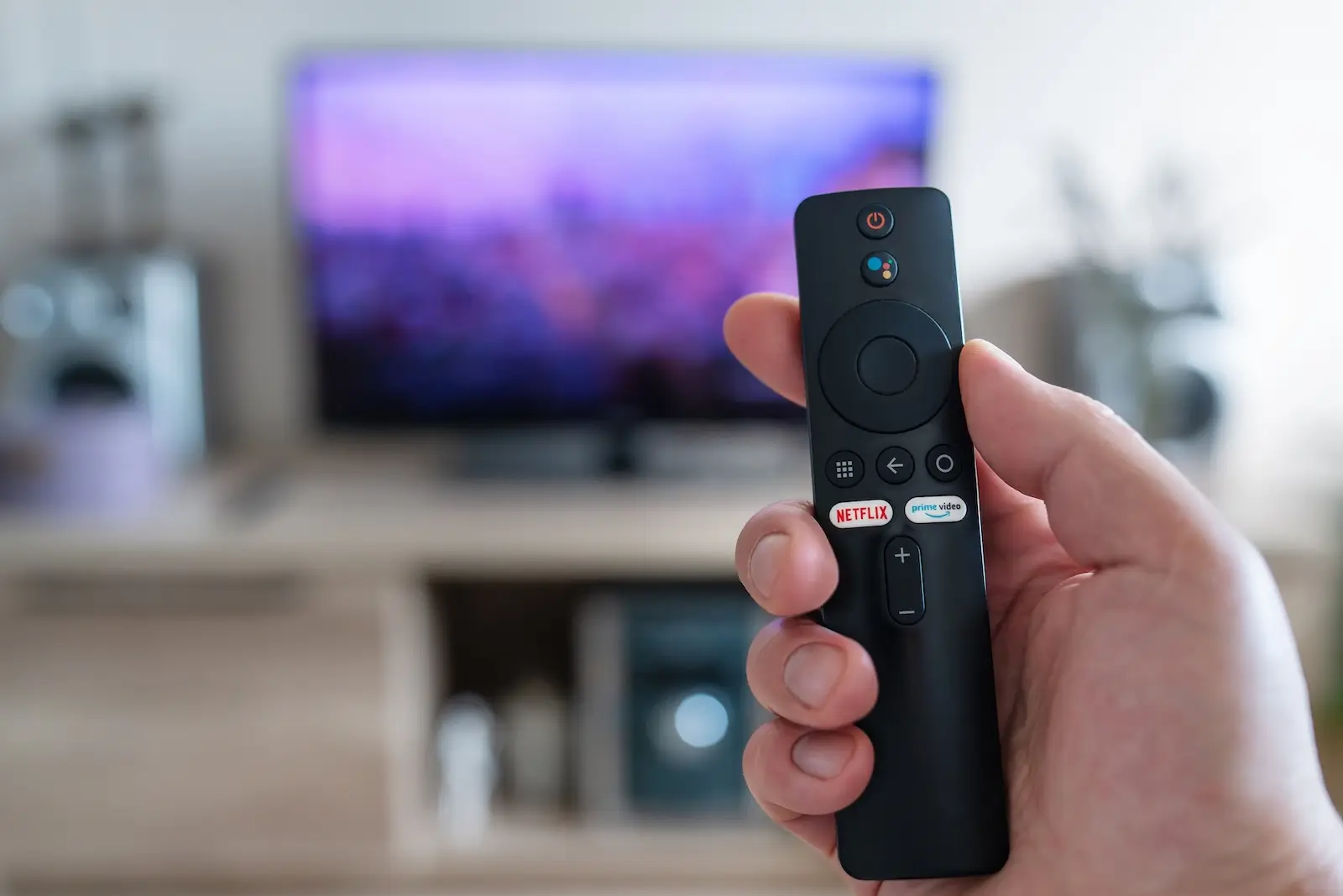 Přetáčení pořadů stanic Prima nebude od února již možné. Zdroj: Shutterstock | TVGURU.cz dálkové ovládání