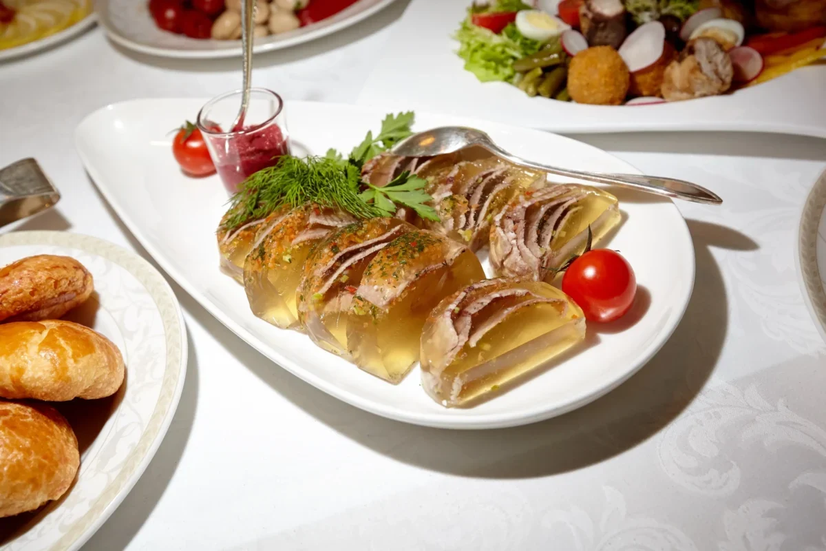 Na talíři jsou nadané aspiky.