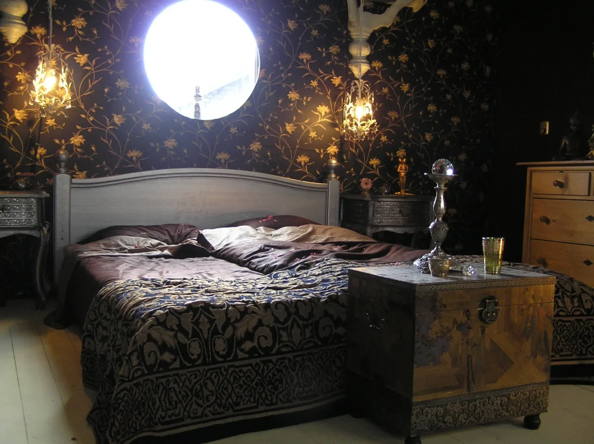 shutterstock_326472 | TVGURU.cz Do černé barvy laděná ložnice