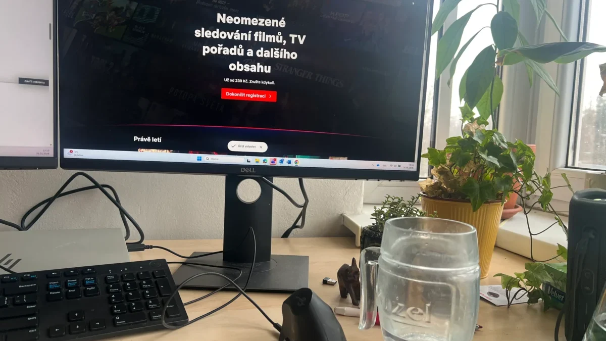 monitor s nabídkou předplatného od Netflixu