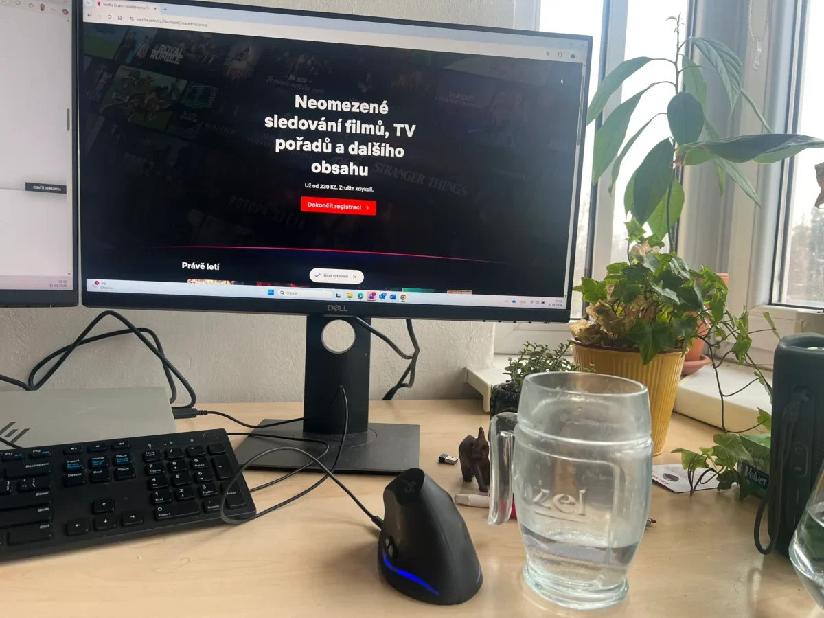 monitor s nabídkou předplatného od Netflixu