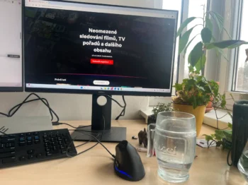 monitor s nabídkou předplatného od Netflixu