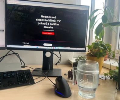 monitor s nabídkou předplatného od Netflixu