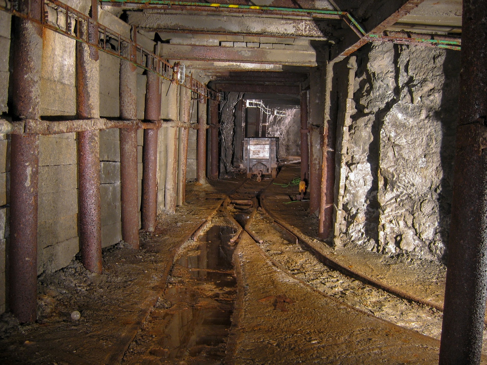 Starý důl ve Velké Chuchli. Kdo ví, co všechno skrývá