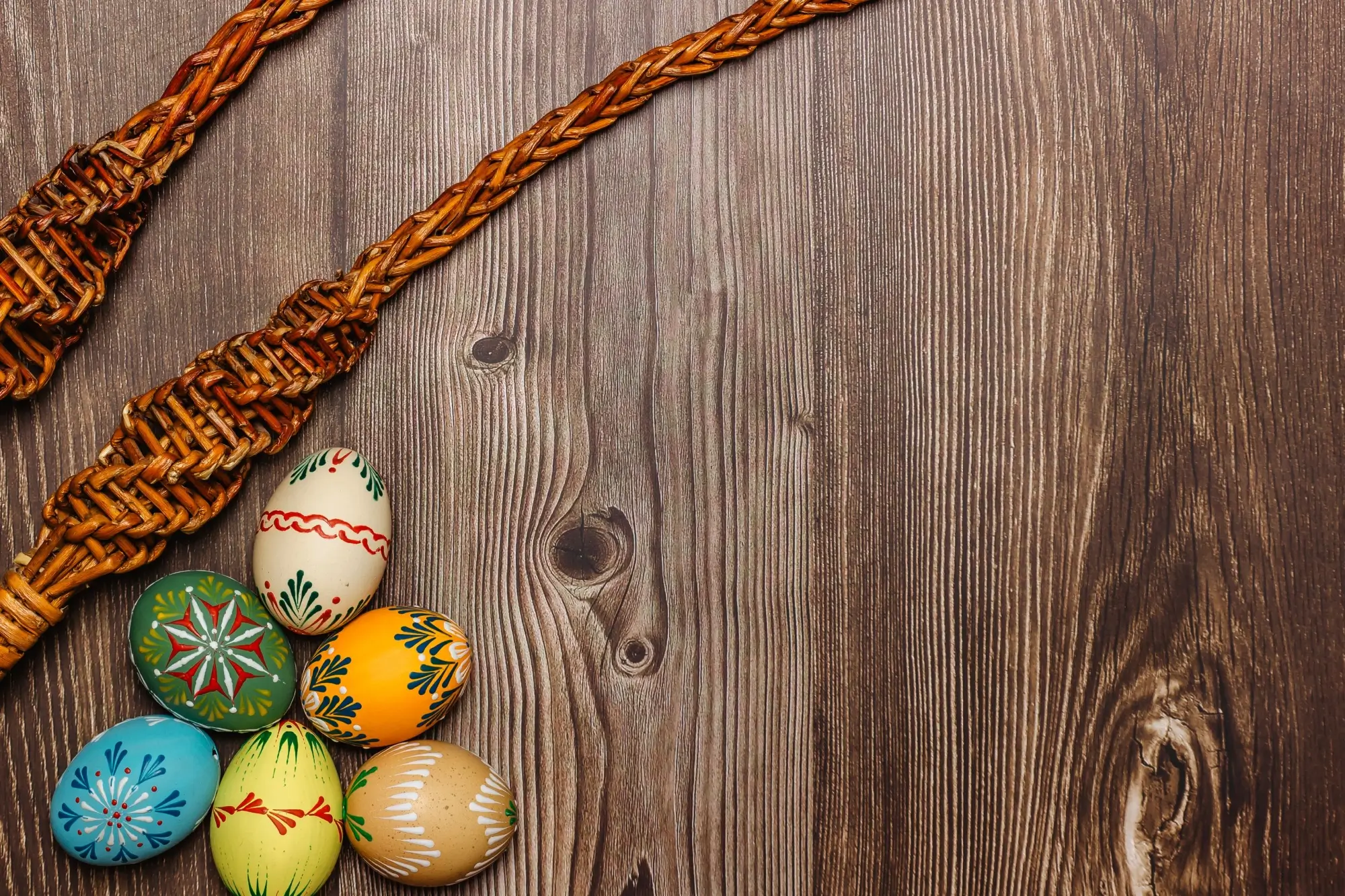 Velikonoční zvyky: pomlázka a malovaná vajíčka