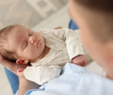 V některých kulturách se jméno zapisuje až s odstupem času, aby měli rodiče čas zjistit, co dítěti sedne. Zdroj: Shutterstock