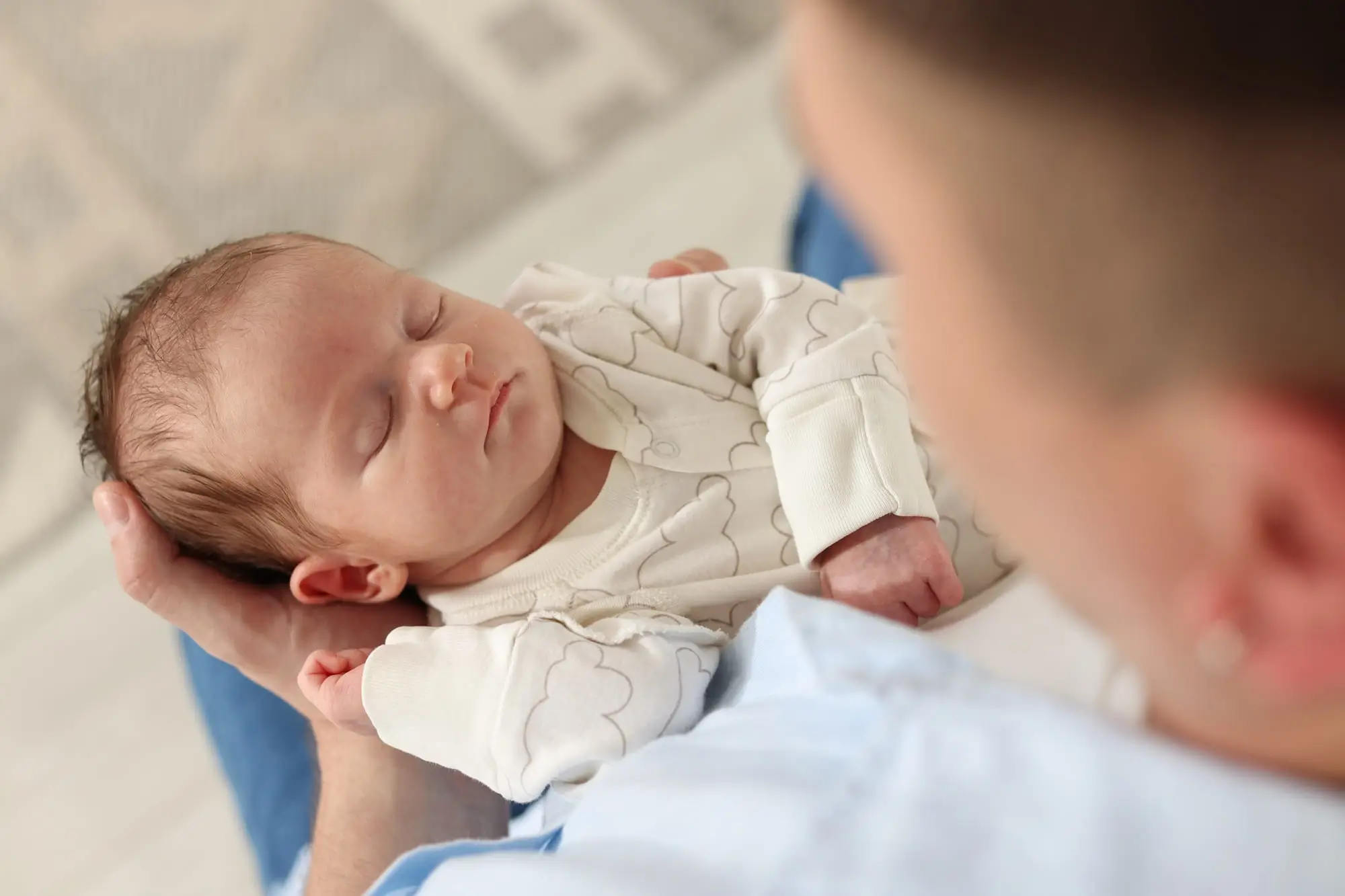 V některých kulturách se jméno zapisuje až s odstupem času, aby měli rodiče čas zjistit, co dítěti sedne. Zdroj: Shutterstock