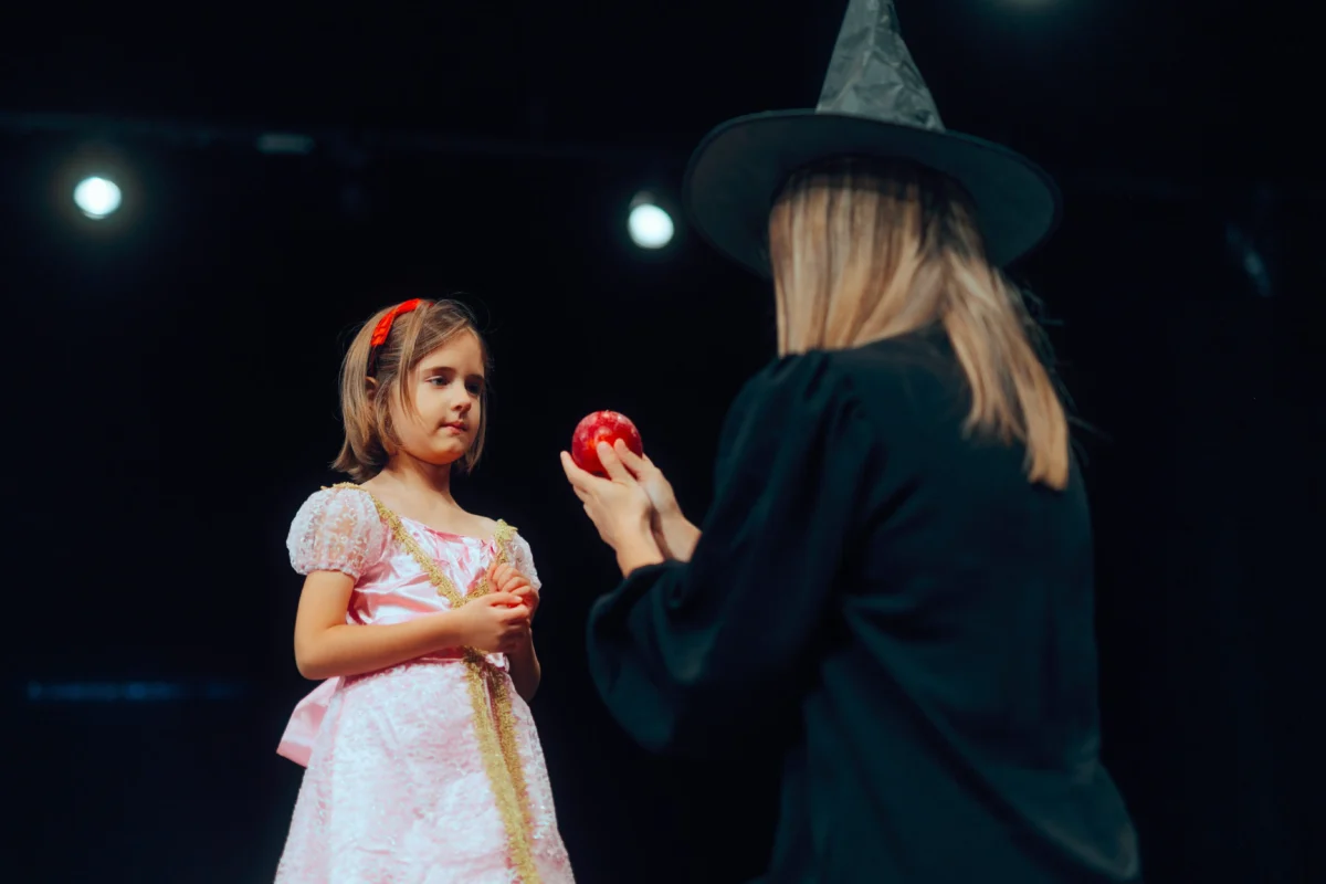 shutterstock_2691511617 1 | TVGURU.cz dívka se ženou