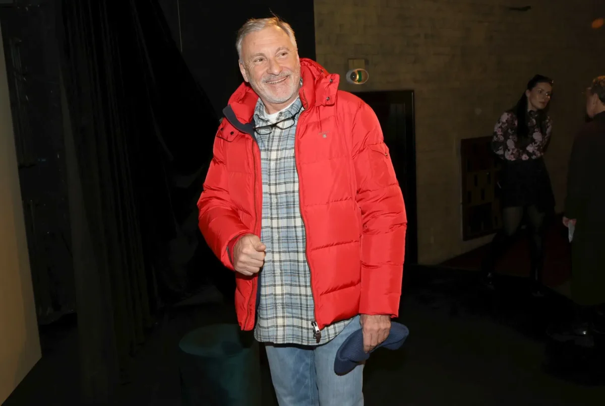 Jan Čenský se usmívá. 