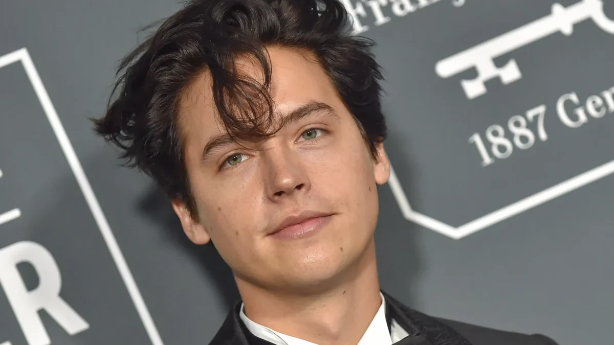 Detailní záběr na Cola Sprouse