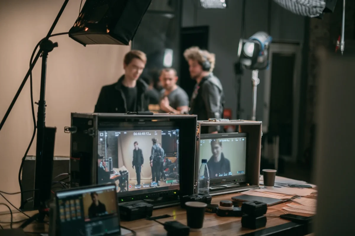 Lidé, kteří natáčí reklamu.