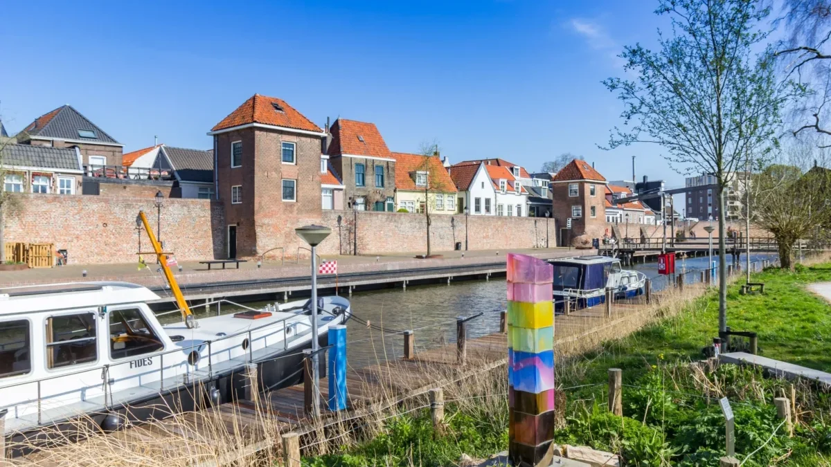 pohled na Amstrdam se skleněnou dekorací