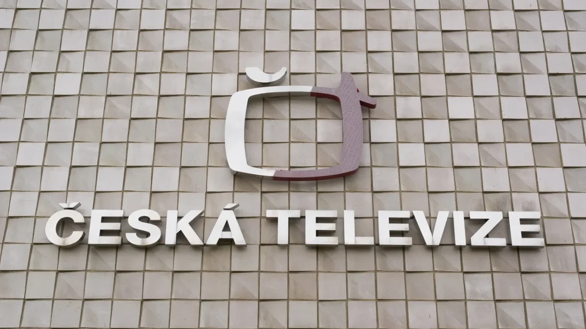 Nápis Česká televize na budově