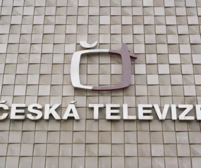 Nápis Česká televize na budově