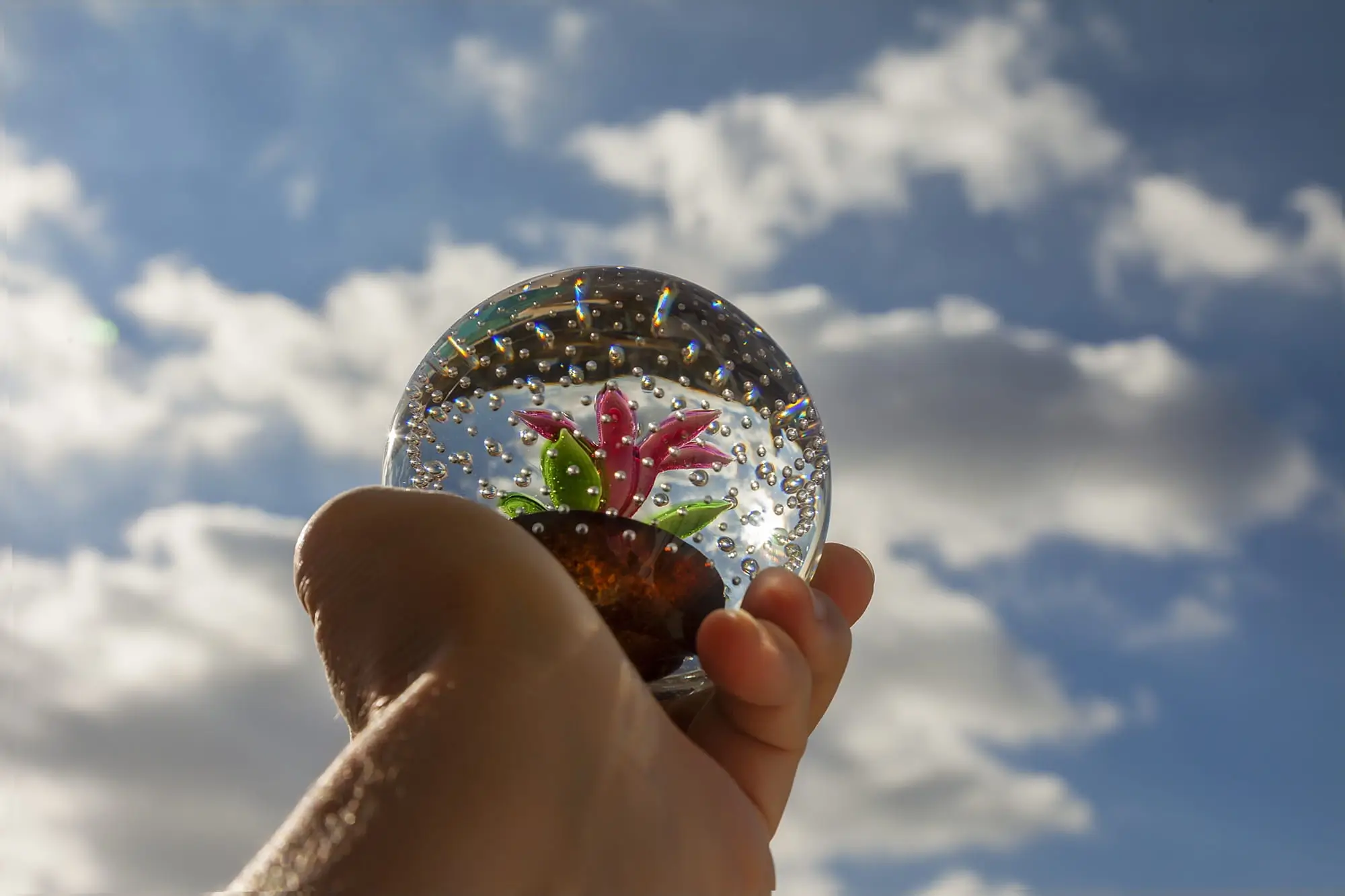 Těžítko. Zbytečný lapač prachu nebo kus skla astronomické hodnoty? Zdroj: Shutterstock