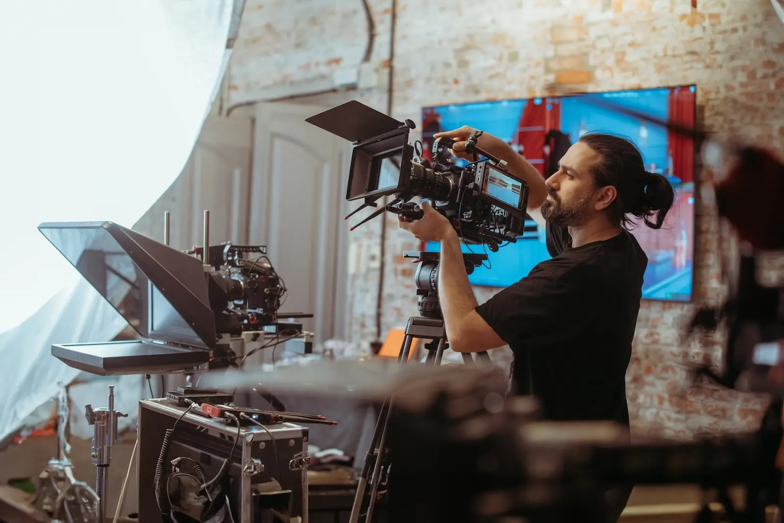 Součástí pořadů bývá i Product Placement, které cílí na naše emoce. Zdroj: Shutterstock | TVGURU.cz natáčení pořadu