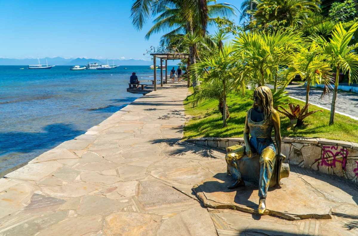 shutterstock_2152148723 1 | TVGURU.cz socha Brigitte Bardot