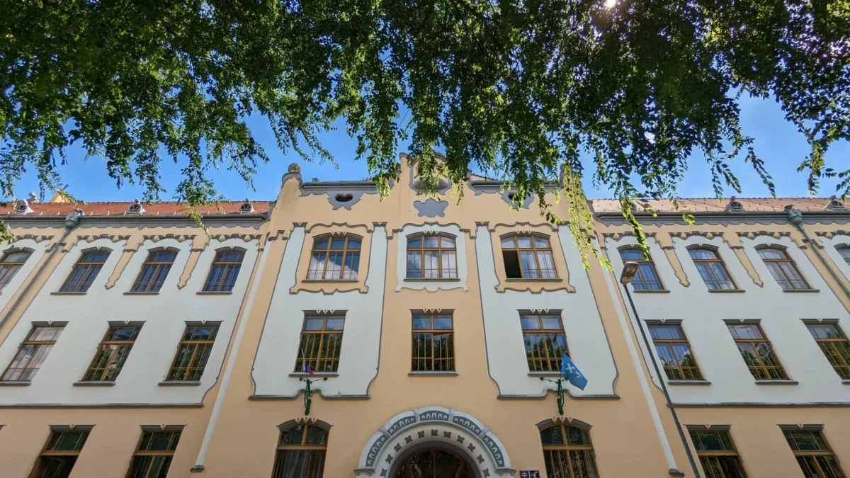 Budova gymnázia v Bratislavě