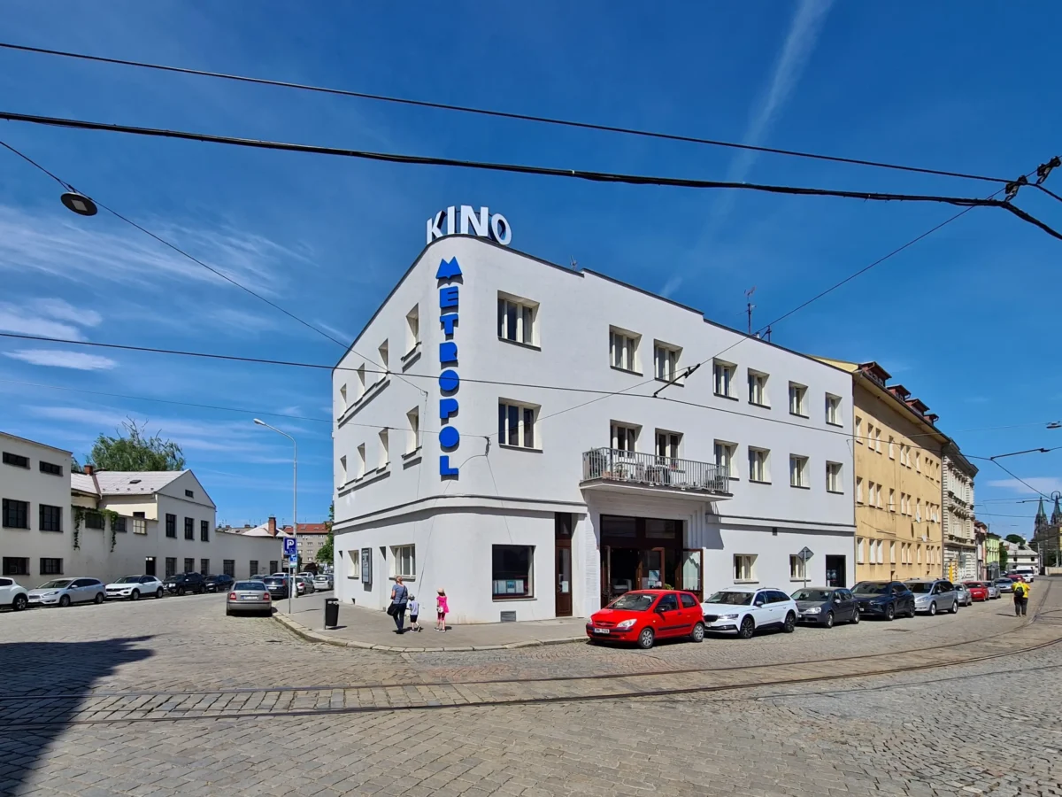 shutterstock_2718421245 | TVGURU.cz Budova kina