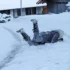 Člověk uklouzl na ledovce.