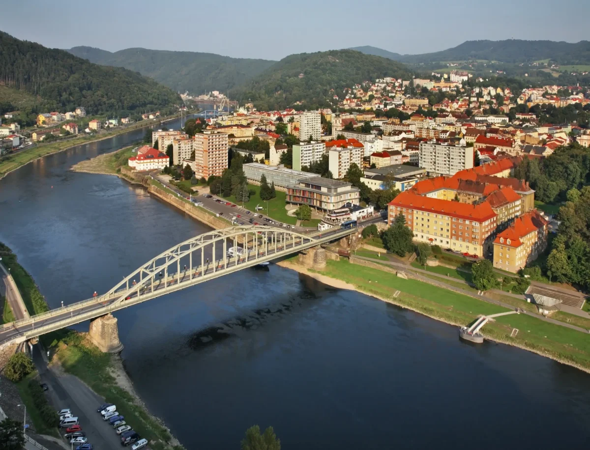 Pohled z výšky na Děčín