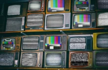 Zrnění na několika televizích