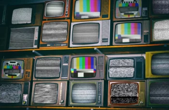 Zrnění na několika televizích