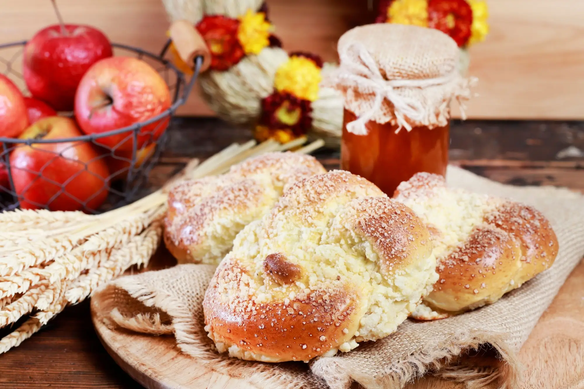 Sladké kynuté pečivo nandané na stole.