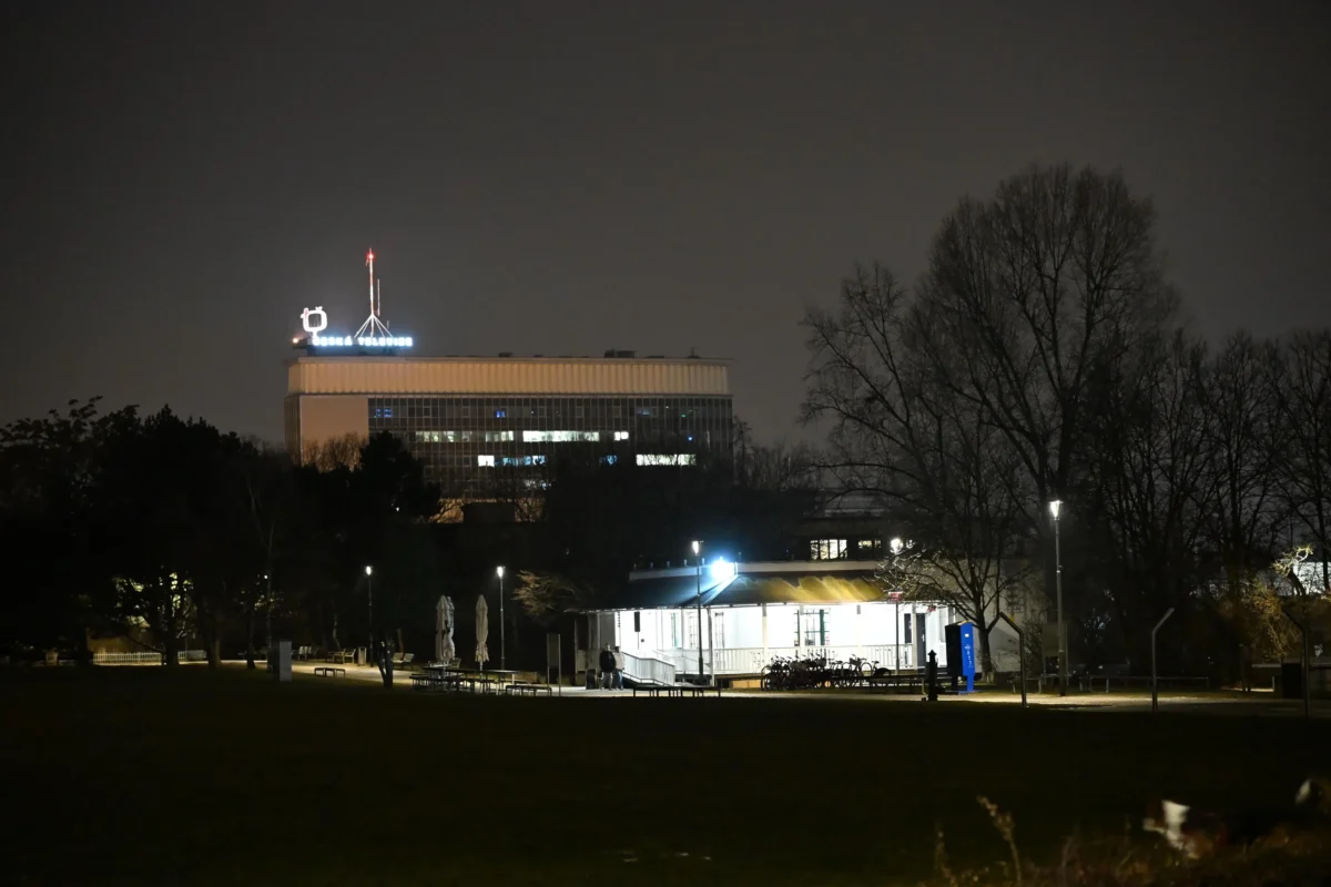 Budova České televize v noci