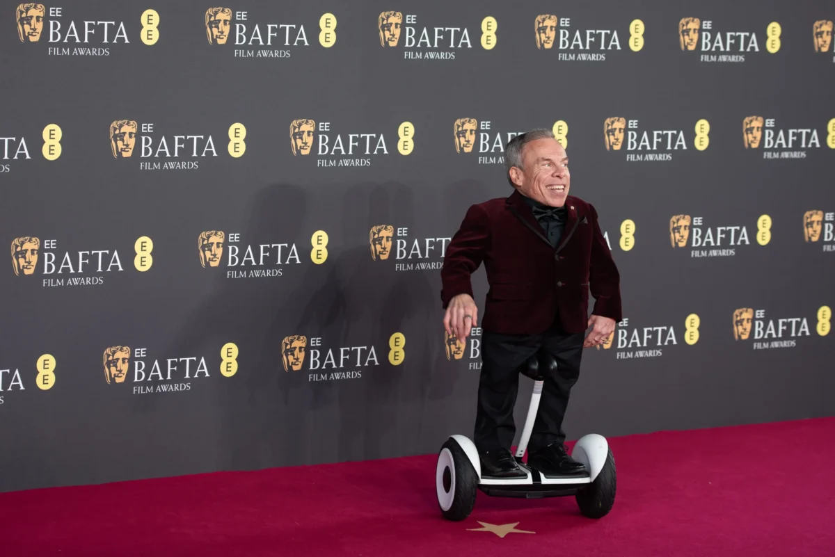 Warwick Davis na premiéře