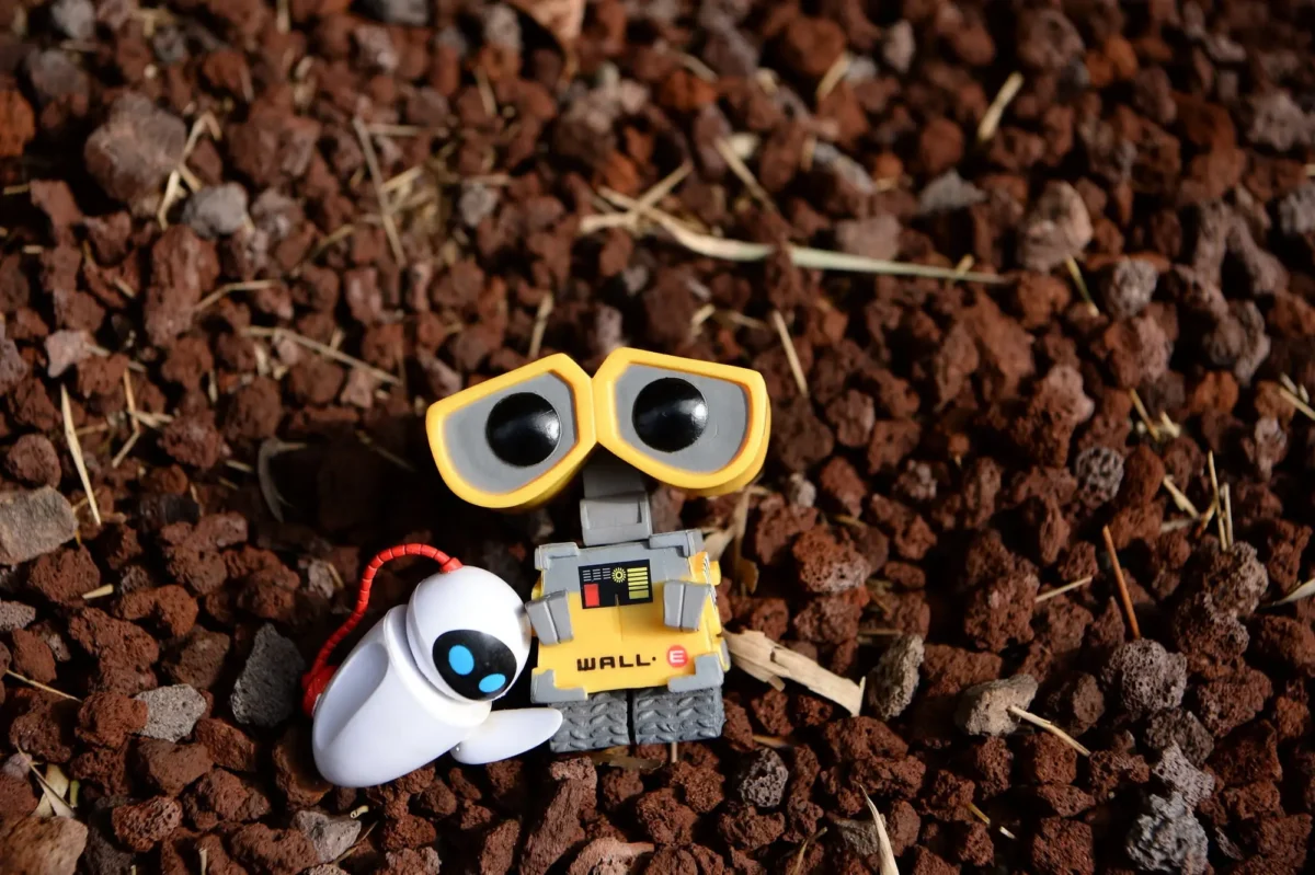 VALL-I leží na zemi.