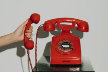 Přechodný typ mezi vintage a retro telefonem