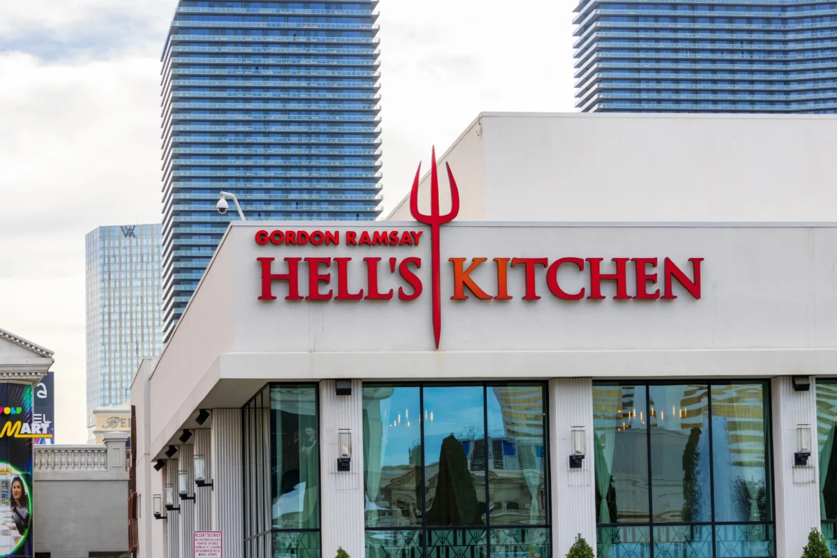 shutterstock_2416611263-2 | TVGURU.cz Budova s nápisem Hell’s Kitchen