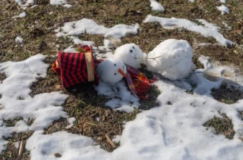 Sněhuláci se roztékají.