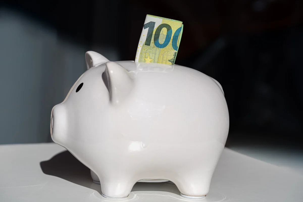 Bankovka zaražená v pokladničce prasátka 