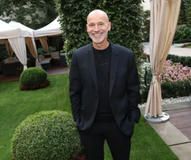 Honza Musil se usmívá.