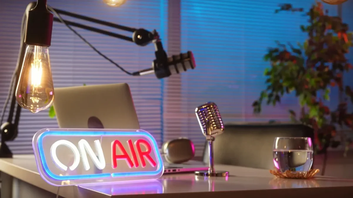 Moderní studio připravené k podcastům