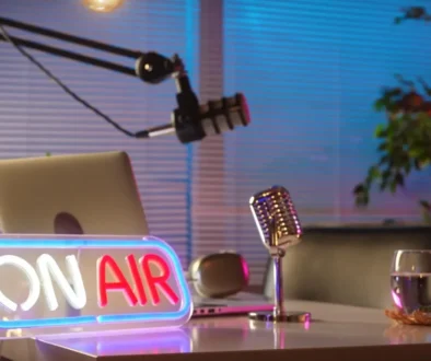 Moderní studio připravené k podcastům