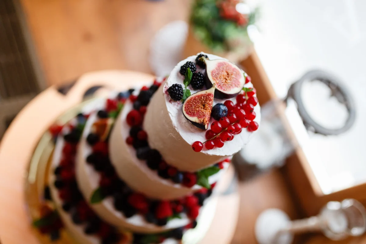 shutterstock_533689186-2 | TVGURU.cz Dort ozdobený ovocem