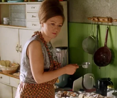 Simona Stašová vaří ve filmu Pelíšky.