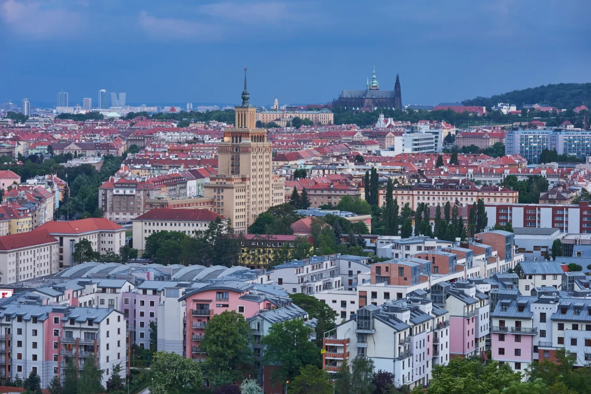 shutterstock_1124380517-2 | TVGURU.cz Pohled z výšky na Dejvice